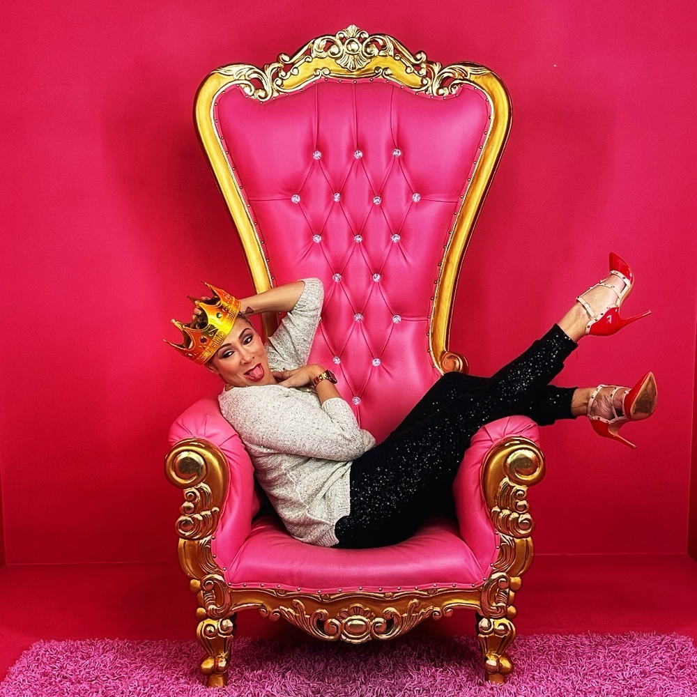 Meet your Posher, Queeni Bea